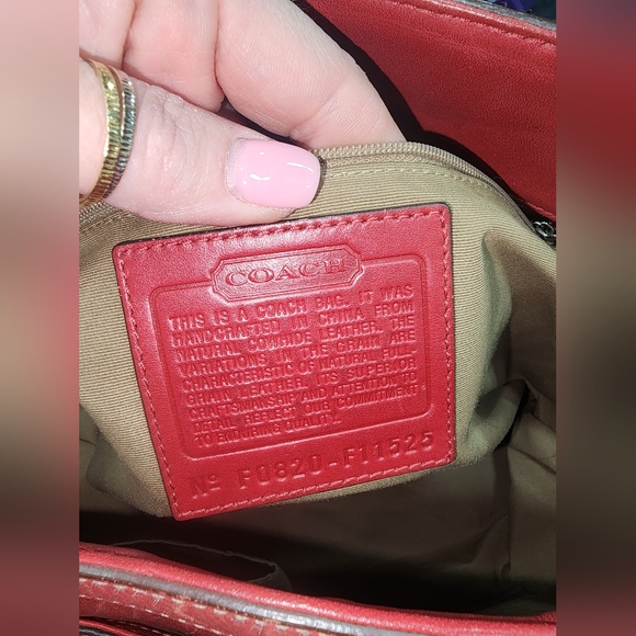 Coach RED Leather Gallery East West Tote Purse Turnlock Bag Vintage f0820-f11525 - Picture 12 of 13